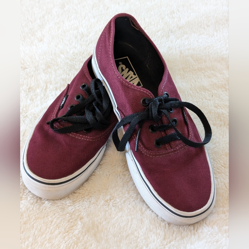 Like New: Vans Port Royal Sneaker Women 7.5 /Men 6